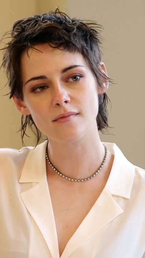 Kristen Stewart Mullet, Kristen Stewart Shaved Head, Christen Stewart, Kristen Stewart Haircut, Dyke Hair, Kristen Stewart Short Hair, Kristen Stewart Hair, Short Punk Hair, Kristin Stewart