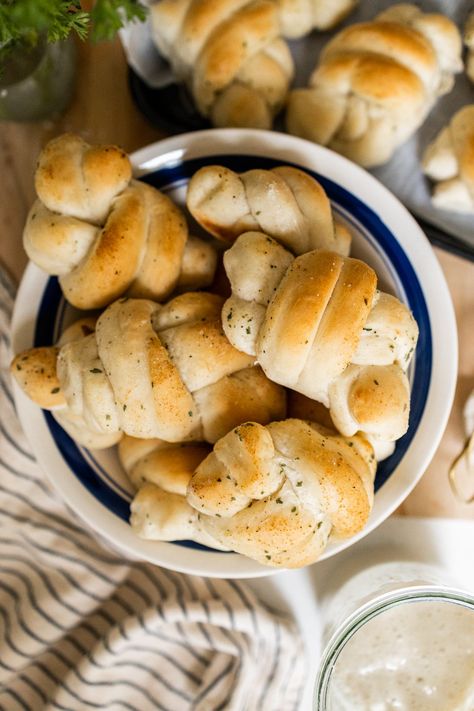 Sourdough Discard Garlic Knots Sourdough Knots, Discard Garlic Knots, Sourdough Garlic Knots, Seasonal Eating, Garlic Knots, Butter Bread, Gf Bread, Dough Ingredients, Sourdough Discard