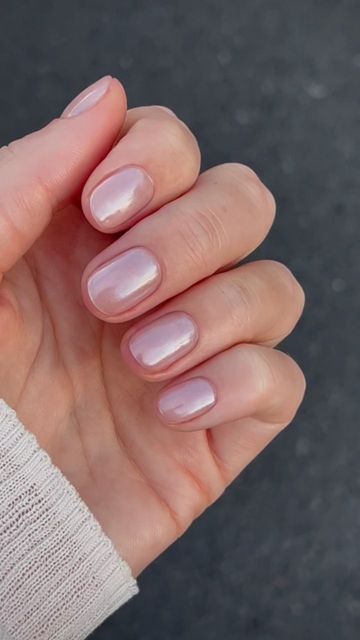 To Nails Designs, Super Short Chrome Nails, Pastel Nail Color Ideas, Squoval Chrome Nails, Harriet Westmoreland Nails, Short Painted Nails Simple, Nail Party Ideas, Subtle Chrome Nails, Irridecent Design Nails