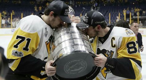 Sidney Crosby Stanley Cup, Field Hockey Quotes, Pittsburgh Penguins Stanley Cup, Cup Pictures, Hockey Boyfriend, Quotes Girlfriend, Quotes Boyfriend, Girls Hockey, Evgeni Malkin