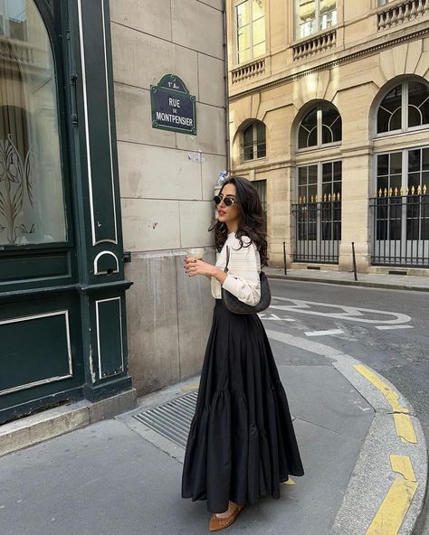 Taïna Cassagnes (@taina.csg) • Instagram photos and videos Casual Long Skirt Outfits, Dress As Skirt, Black Casual Outfit, Skirt Outfit Aesthetic, Long Skirt Set, Cute Winter Outfit, Maxi Skirt Outfit, Church Fits, Ootd Summer