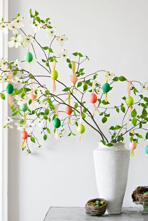 Learn how to make this hanging egg project by using blown-out eggs and ribbon. When you're through, drape the finished product from seasonal dogwood or cherry blossom branches for a pretty and easy Easter egg decorating idea to decorate your home. #marthastewart #easterDIY #easterdecor #easterpartyideas #springcenterpieces #diyspringdecor Easter Egg Decorating Party, Easter Candy Bar, Spring Flower Arrangements, Easter Egg Tree, Egg Tree, Spring Centerpiece, Cherry Blossom Branch, Personalized Easter Basket, Easter Egg Crafts