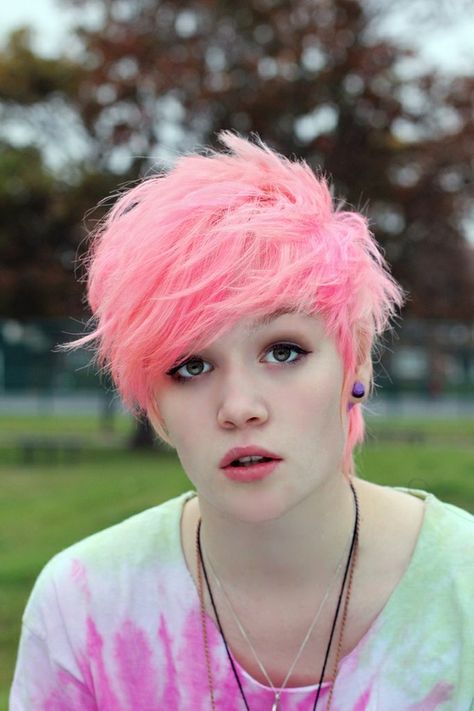 Pink hair. Short Scene Haircuts, Short Emo Hair, Scene Haircuts, Short Scene Hair, Colourful Hair, Super Hair, Emo Hair, Hair Color Pink, Short Hair Color