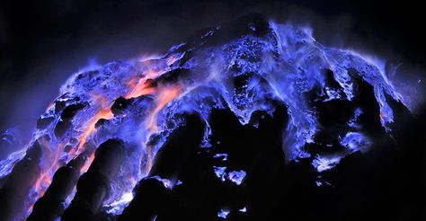 This Rare Volcano Erupts Electric-Blue Streams Of Molten Sulfur - Higher Perspective Kawah Ijen, Mountains At Night, Lava Flow, Atmospheric Phenomenon, East Java, Blue Flames, Komodo, Flagstaff, Natural Phenomena