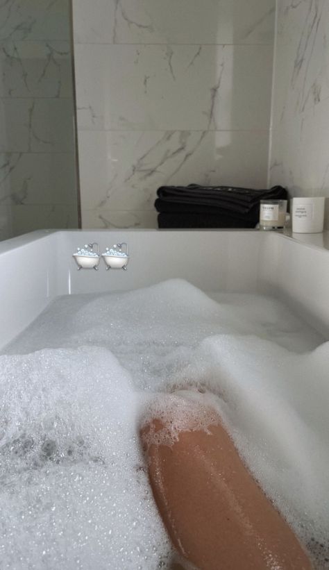 Bath Aesthetic, Makijaż Smokey Eye, Vogue Beauty, Healthy Lifestyle Inspiration, Body Care Routine, Night Routine, Bubble Bath, Self Care Routine, Shower Bath