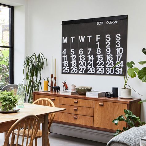 Vignelli Design, Large Calendar, Large Wall Calendar, Modern Calendar, Massimo Vignelli, Calendar Design, Museum Of Modern Art, Apartment Design, Wall Calendar