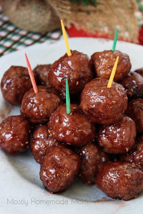 Slow Cooker Raspberry Balsamic Meatballs Slow Cooker Frozen Meatballs, Balsamic Meatballs, Cocktail Meatball Recipes, Meatball Appetizer Recipe, Jelly Meatballs, Roasted Figs, Raspberry Jelly, Cocktail Meatballs, Grape Jelly Meatballs