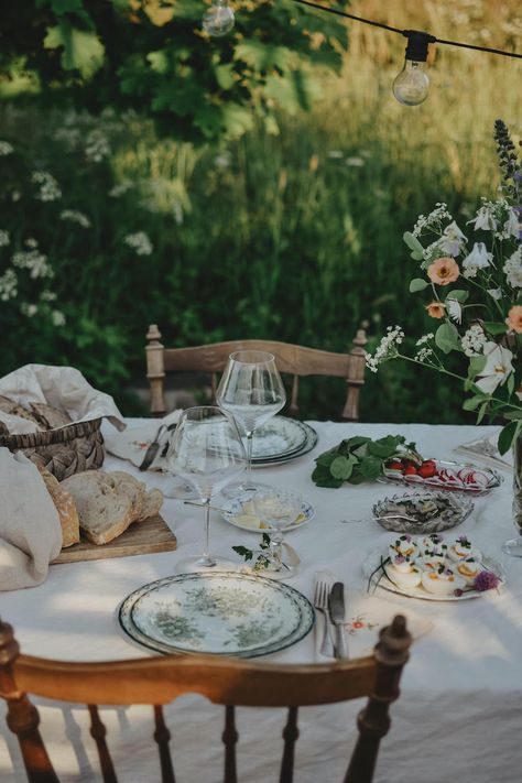 Roasted Fennel Salad, Garden Party Table, Tuscan Summer, Outdoor Garden Party, Midsummer's Eve, Spring Salad Recipes, Party Table Decor, Green Pesto, Peach Salad