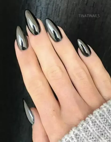 My friends were sitting together, talking about nails. We were discussing short stiletto nails. These nails are cool and sharp, but not Silver Chrome Stiletto Nails, Goth Chrome Nails, Chrome Black Nails, Nail Ideas For Winter, Nails Witchy, Short Stiletto Nails, Black Nail Ideas, Black Chrome Nails, Gel Ombre