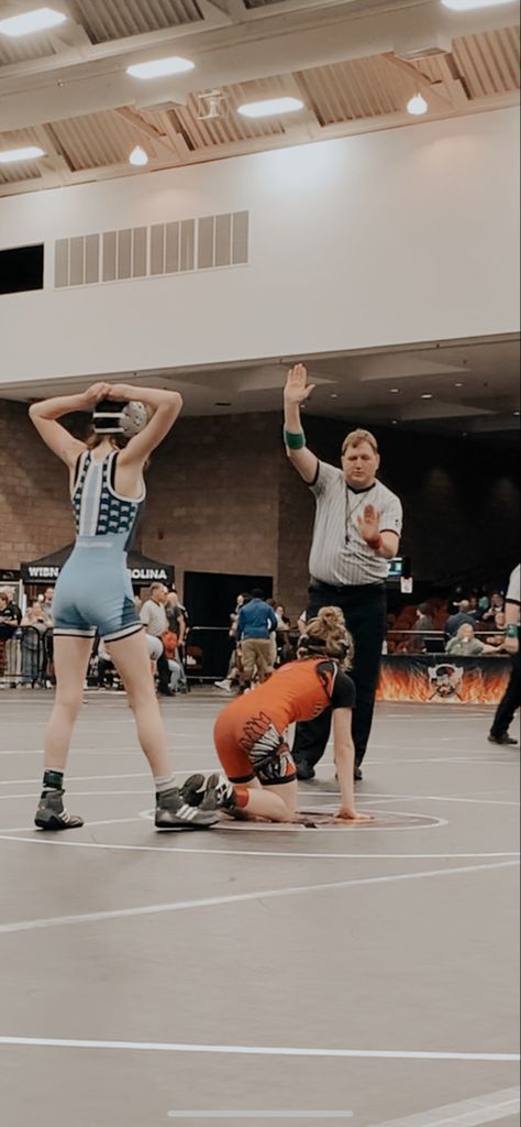 Female Wrestlers High School, Girls Wrestling Aesthetic, Highschool Wrestling, Wrestling Diet, Wrestling Practice, Girls Wrestling, Wrestling Pictures, Tackle Football, Women Wrestling