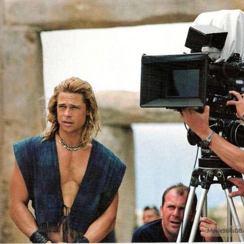 Brad Pitt on Instagram: “Behind the scenes of “Troy”. I live for these behind the scenes shots, I think it shows you another dimension of the film. Always good to…” Troy Film, Brad Pitt Troy, Troy 2004, Troy Movie, Brad Pitt Movies, The Song Of Achilles, Eric Bana, Diane Kruger, Orlando Bloom