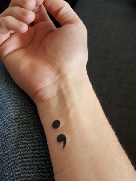 Semicolon Tattoo Meaning & Designs To Inspire You - The Trend Spotter Seni Colon Butterfly Wrist Tattoo, Mini Cover Up Tattoo, Seni Colon Tattoo, 1st Tattoo Ideas For Women, Comma Tattoo, Semicolon Tattoo Meaning, Semicolon Tattoos, Colon Tattoo, Tattoos Simple