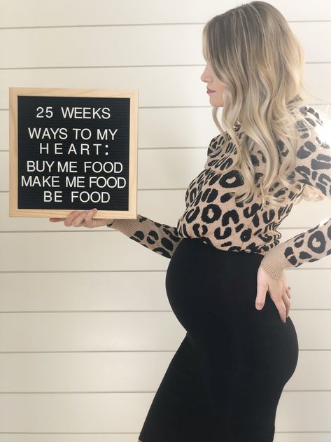 25 Weeks Pregnant Quotes, 32 Weeks Pregnant Photo Ideas, 25 Weeks Pregnant Belly, Monthly Pregnancy Pictures, Weekly Baby Bump Pictures, Pregnancy Letter Board, Weekly Pregnancy Photos, Bump Progression, 24 Weeks Pregnant