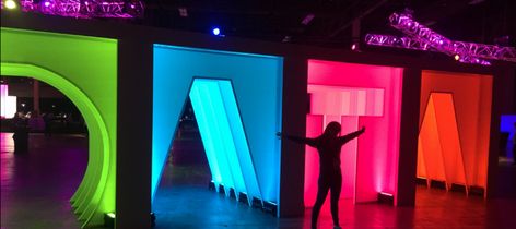 Pluralsight at Tableau Conference 2017: Top takeaways Bühnen Design, Photowall Ideas, Corporate Events Decoration, Corporate Event Design, Stage Set Design, Exhibition Booth Design, Exhibition Display, Exhibition Booth, Stage Set