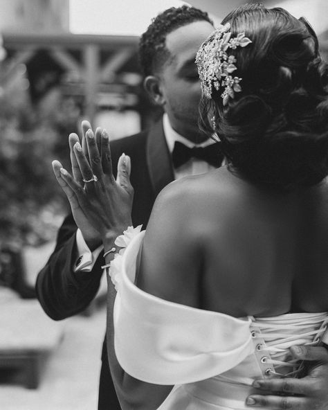 REEM Photography Black Wedding Couple Poses, Newspaper Shoot, Reem Photography, Godly Wedding, Black People Weddings, Wedding Concept, Photos Poses, Wedding Couple Poses, Book Character