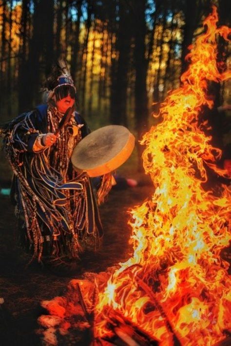 Shaman Drumming Shamanism Aesthetic, Shaman Aesthetic, Shaman Ritual, Shaman Woman, Goddess Spirituality, April Art, Shamanic Journey, Shamanic Healing, The Exit