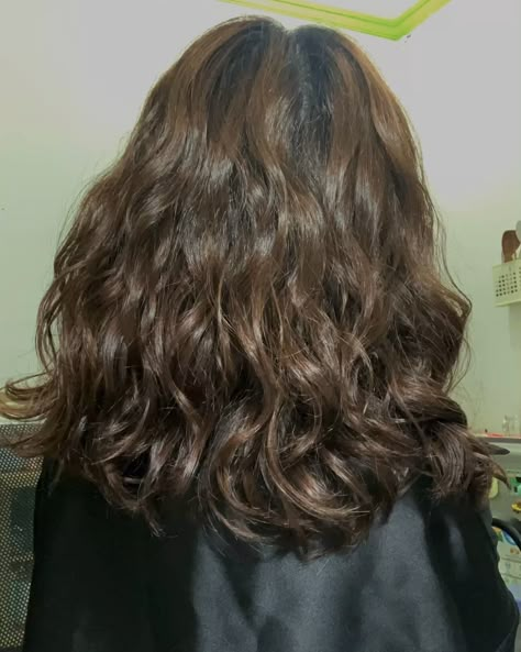 #hair #shorthair #wavyhair #brown Short Wavy Hair Brown, Short Brown Hair Wavy, Short Brown Wavy Hair, Short Wavy Brown Hair, Brown Hair Shoulder Length, Brown Wavy Bob, Wavy Dark Brown Hair, 2025 Rebrand, Wavy Brown Hair