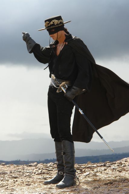 Movie Costumes For Women, Westley Princess Bride, Legend Of Zorro, Zorro Costume, Zorro Movie, The Legend Of Zorro, Guy Williams, The Mask Of Zorro, The Lone Ranger