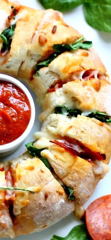 Pizza Easy, Cheesy Pizza, Food Rings, Pizza Flavors, Finger Foods Easy, Pizza Bites, Crescent Roll, Pizza Rolls, Snacks Für Party