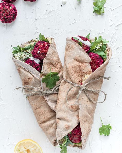 Beetroot Falafel Recipe #veganrecipe #veganfood #falafels #beetroot Beetroot Recipes, Falafel Recipe, Falafels, Quick Healthy, Delicious Vegetarian, Savoury Dishes, Easy Vegan, Easy Healthy Recipes, Recipes Easy