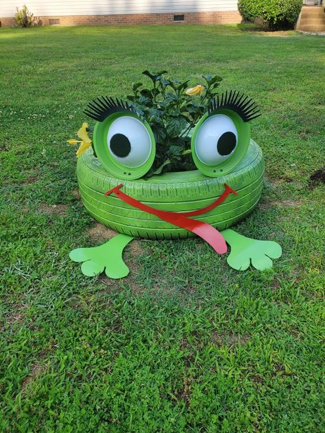 Frog Tire Planter, Tires Ideas Garden, Tire Frog, Tire Projects, Kids Yard, Tire Planters, Fairy Garden Plants, Outdoor Play Areas, Garden Flower Beds