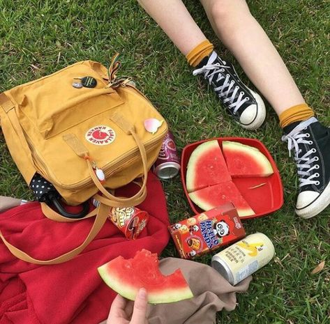 Mochila Jansport, Art Ho, Hello Panda, Artsy Aesthetic, Aesthetic Indie, Yellow Aesthetic, + Core + Aesthetic, Indie Kids, The Grass