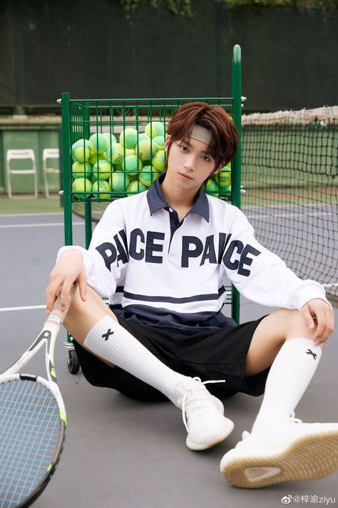 Tennis Outfit Aesthetic Men, Old Money Tennis, Sporty Photoshoot, Cute Tennis Outfit, Tennis Uniforms, Photoshoot Reference, Tennis Outfit Aesthetic, Men Sportswear, Tennis Aesthetic