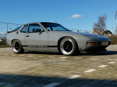 Porsche 924 in Nardo Grey with OZ Racing wheels by Alan Vertommen Nardo Grey Porsche, 924 Porsche, Porsche 992 Targa 4s, Amethyst Metallic Porsche, Grey Porsche, 944 Porsche, Oz Wheels, Porsche 924s, Nardo Grey