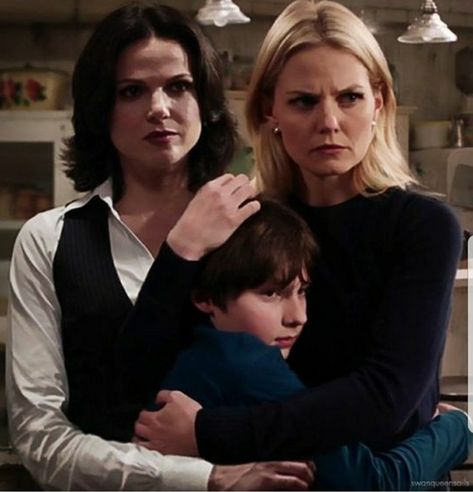 Swan-mills family. Is it just me or do both Emma and Regina look really protective Swan Queen, Queen, On Instagram, Instagram