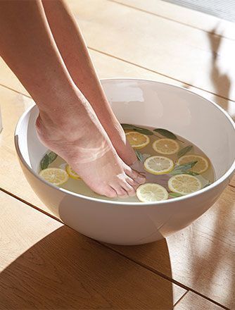 Peppermint Water, Wallpaper Texture, Dr Hauschka, Baking Soda Uses, Detoxify Your Body, Foot Soak, Banana Pudding, Healthy Tips, 5 Ways