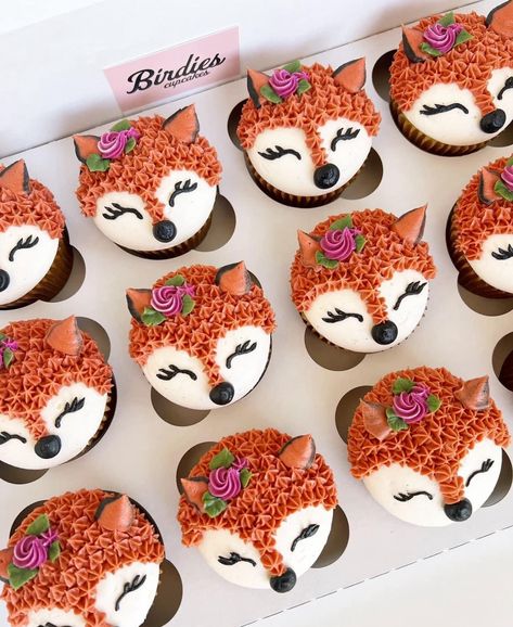 Woodland Cupcakes Forest Themes, Fox Cupcakes, Woodland Cupcakes, Birthday Cupcakes For Women, Fowl Recipes, Fox Cake, Cupcake Decoration, Animal Cupcakes, Floral Cupcakes