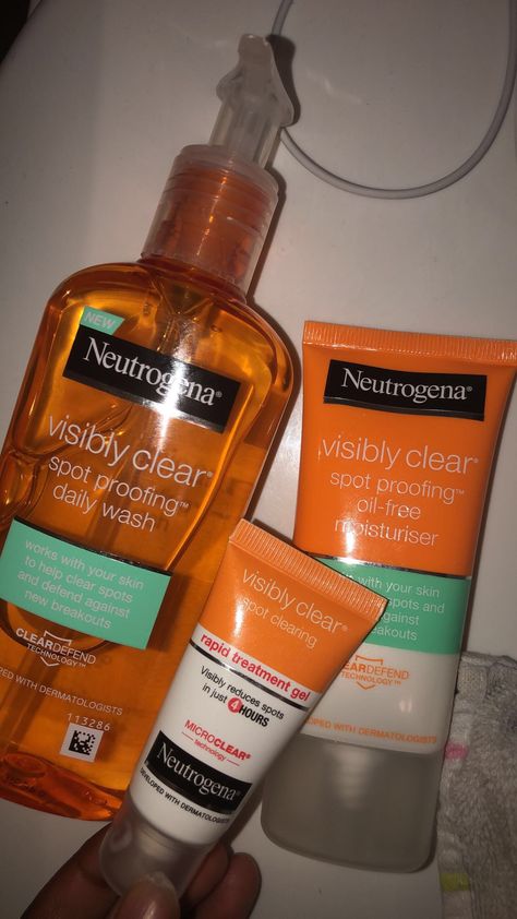 Great products for bumps on forehead, small pores etc. 💖💖 Bumps On Forehead, Bumps On Face, Small Bumps On Face, Neutrogena Moisturizer, Forehead Bumps, Diet Schedule, Forehead Acne, Things I Want For Christmas, Skin Bumps