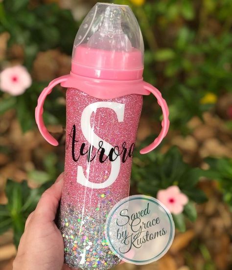 Baby Bottle Tumbler Girl, Baby Bottle Tumbler, Lauana Prado, Personalized Baby Bottle, Baby Accesories, Baby Sippy Cup, Cricut Baby, Glitter Glasses, Epoxy Tumbler