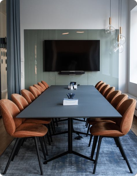 Conference Room Design Industrial, Client Meeting Space, Scandinavian Conference Room, Cozy Meeting Room Ideas, Modern Business Office Design, School Conference Room Design, Small Conference Room Design Modern, Casual Conference Room, Community Office Space