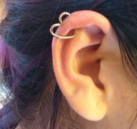 Ear Piercings Heart, Piercings Bonitos, Heart Piercing, Pretty Ear Piercings, Body Jewellery, Ear Jewelry, Cute Tattoos, Tattoos And Piercings, Ear Piercings