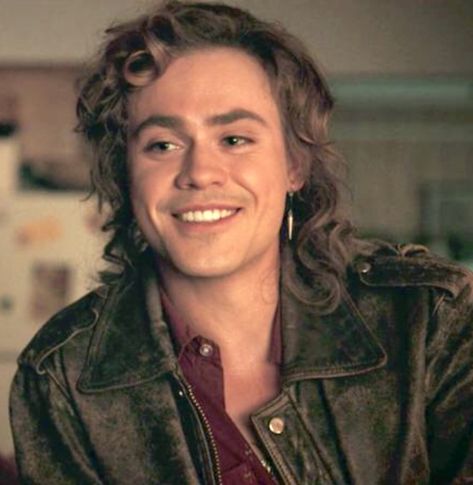 Dacre Montgomery Billy Hargrove, Stranger Things, A Man, Books Wattpad, Wattpad, Books, Red, Hair, Leather