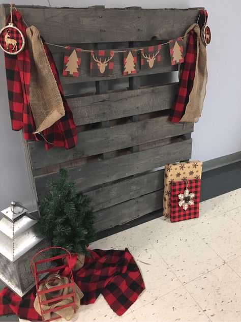 Diy Christmas Pictures, Bos Baby, Lumberjack Birthday Party, Lumberjack Baby Shower, Lumberjack Baby, Lumberjack Birthday, Plaid Party, Lumberjack Party, Decoration Photo