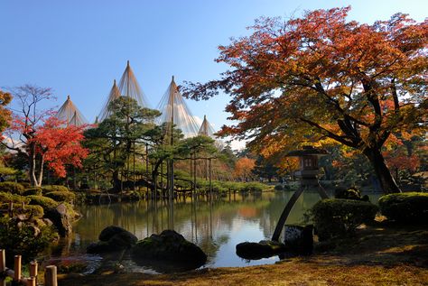 The Garden Travellers Ultimate Bucket List Kenrokuen Garden, Japan Holidays, Chateau Versailles, Pool Waterfall, Tokyo Hotels, Japanese Landscape, Kanazawa, Beautiful Travel Destinations, Ishikawa