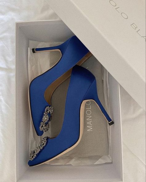 Manolo Blahnik Aesthetic, Blue Manolo Blahnik Shoes Wedding, Manolo Wedding Shoes, Blue Manolo Blahnik Shoes, Manolo Blahnik Wedding Shoes, Manolo Blahnik Blue, Wedding Bible, Blue Bride, Manolo Blahnik Hangisi