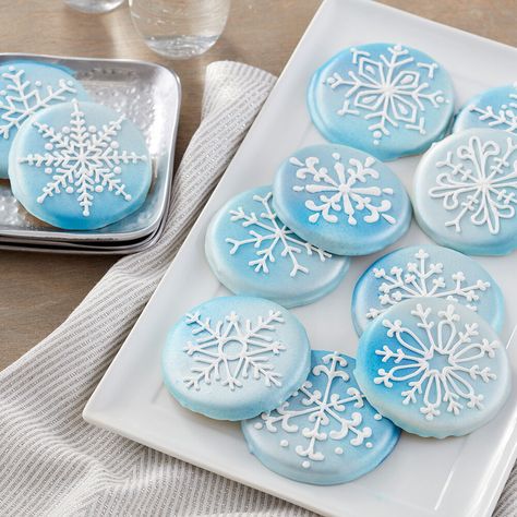 Top Christmas Cookies, Unique Christmas Cookies, Snowflake Sugar Cookies, Snowflake Sugar, Winter Cookie, Snowflake Cookies, Frozen Cookies, Christmas Tree Cookies, Christmas Sweets