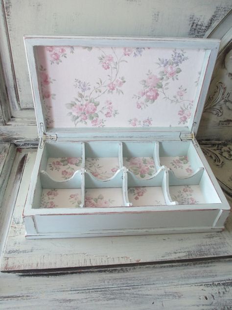 Tea Box - Jewelry Box - Hand Painted - Tea Party. $45.00, via Etsy. I seriously want this. Watch Boxes, Decoupage Box, Shabby Chic Crafts, Altered Boxes, Jewelry Watch, Tea Box, Box Hand, Pretty Box, Vintage Diy