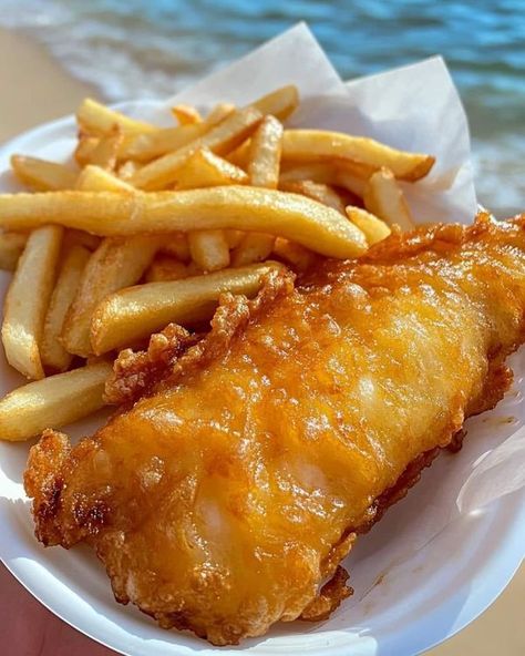 Irish Fish And Chips, Fish And Chips Aesthetic, Fish Goujons, Beer Battered Fish And Chips, Crispy Fried Fish, Nonna Pia, Fish And Chips Recipe, Fish N Chips Recipe, Seared Fish