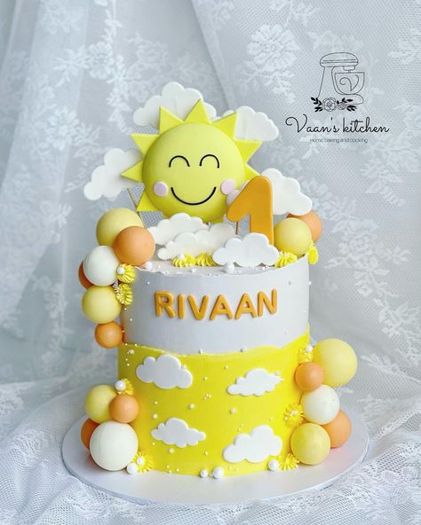 Sunshine ☀️ Birthday Cake #birthdqaycakes #cupcakes #buttercreamcakes #fondantcakes #customcakes #handmadetopper #cakedecor #cakedesign #sydneycake #sydneycakes #vaanskitchen #spongecake #sunshinecake #vaankitchen #sunshinecakes #sunshinebirthdaycake Sunshine Birthday Cakes, 1st Birthday Cake Designs, Yas Pasta, Sunshine Birthday Parties, Sunshine Cake, Sunshine Birthday, Sun Rise, Pretty Birthday Cakes, 1st Birthday Cake