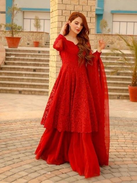 Indian Bridesmaid Dresses, Floral Frocks, Long Gown Design, Pakistani Dresses Casual, Style Guru, Pakistani Fancy Dresses, Beautiful Pakistani Dresses, Indian Dresses Traditional, Beautiful Dress Designs