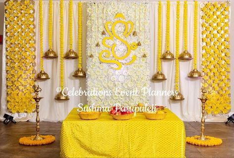 House Warming Pooja Decoration, Seemantham Backdrop, Gruhapravesam Decoration Ideas, Function Background, Sreemantham Decoration, Indian Backdrop, Pillar Decorations, Simple Stage Decorations, Home Flower Decor