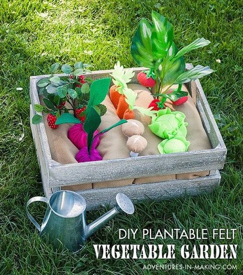 Felt Vegetable Garden, Felt Garden, Baby Mobil, Felt Play Food, Diy Kids Toys, Homemade Toys, Felt Food, Baby Diy, Play Food