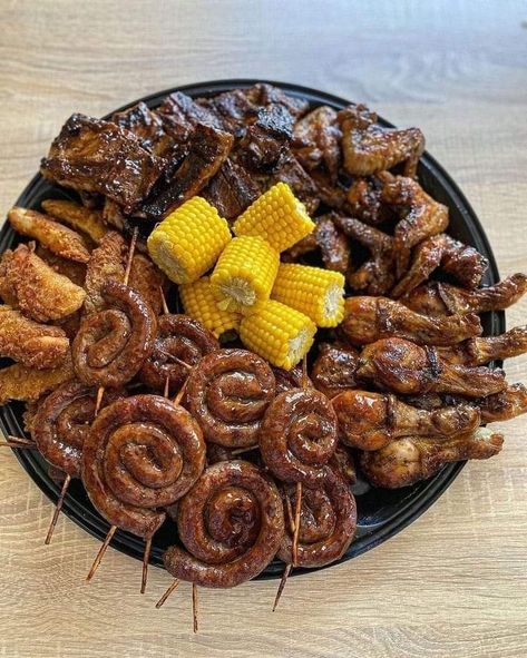 Bbq Platter, Amazing Food Platters, African Foods, Catering Food Displays, Platter Ideas, Homemade Comfort Food, Catering Ideas Food, Appetizers Easy Finger Food, Party Food Platters