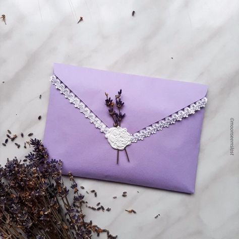 #penpal #letter #purple #diy #aesthetic #penpalling #penpals #envelope #lavender Purple Letters Aesthetic, Purple Envelope Aesthetic, Purple Letter Aesthetic, Amplop Surat Aesthetic, Amplop Aesthetic, Letter Envelope Aesthetic, Amplop Surat, Envelope Aesthetic, Aesthetic Envelope