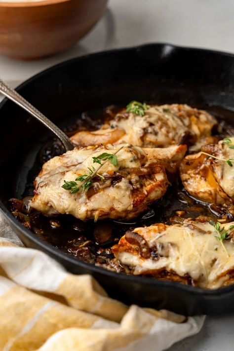 French Onion Chicken Skillet, French Onion Chicken, Chicken Skillet Recipes, Chicken Skillet, Slow Cooked Chicken, Macro Friendly Recipes, Onion Chicken, Onion Gravy, Skillet Dinners