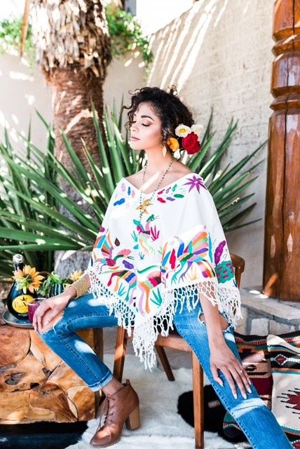 Mexican Poncho Outfit, Mexican Fiesta Party Outfit, Mexican Outfits For Women, Mexican Dresses Traditional, Outfit Mexicano, Mexican Blouses, Vestido Charro, Traditional Mexican Dress, Mexican Party Theme